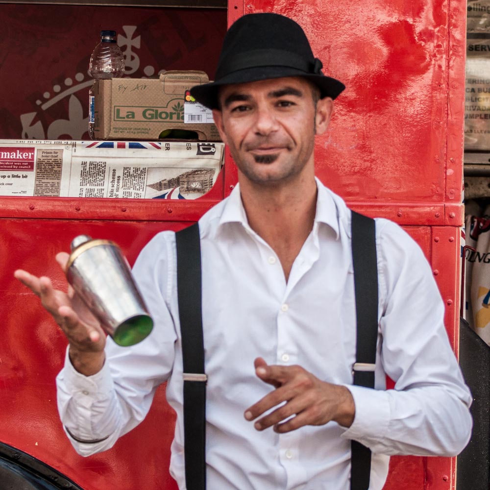 Port-adriano-street-food-bartender