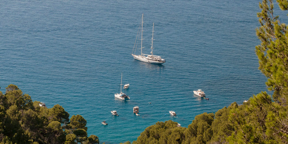 Serra-Tramuntana-cala-Bay1-1000x500