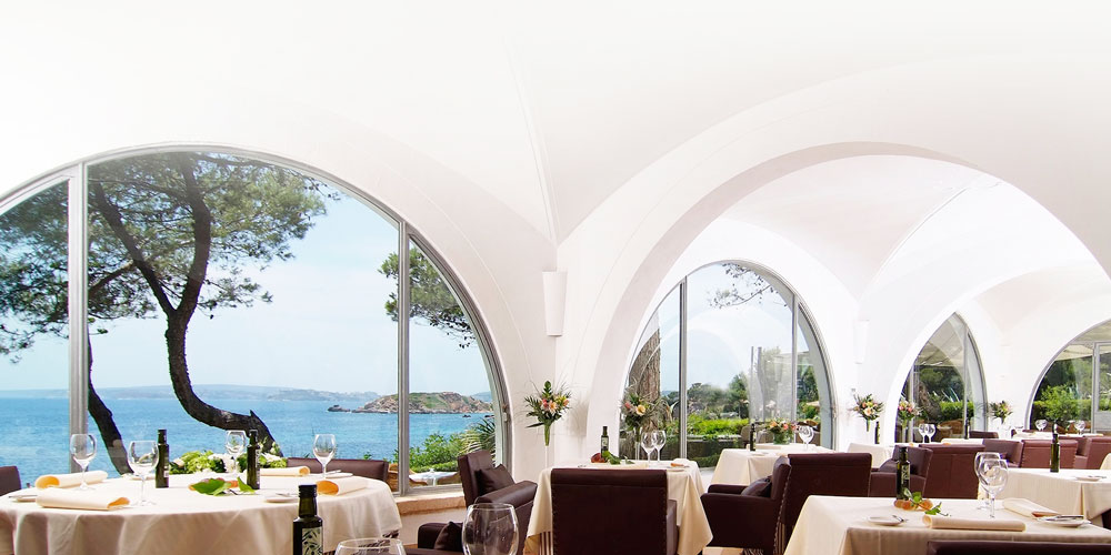 Bendinat property buyers can relax in Las Terrazas restaurant.