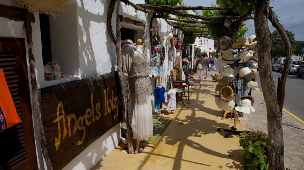 Santa Gertrudis property buyers enjoy typical local hand-craft markets.
