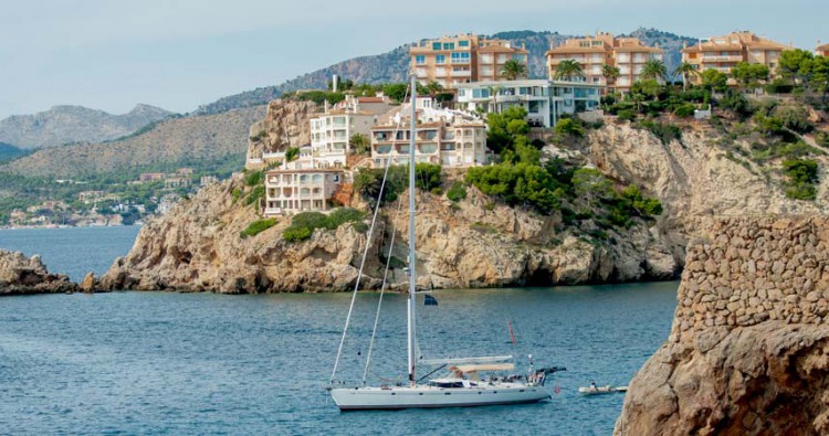 Spanish property market 2016 overview forecast growth overseas buyers Balearics malgrat santa ponsa el toro cala vinyas vinyes oyster swan sailing yacht in front of villa penthouse apartment for sale search real estate casafari compare prices
