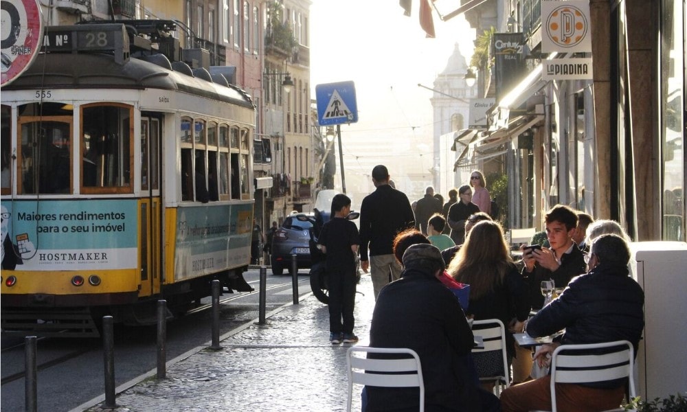 coffee break of misericordia property owners in bairro alto-min