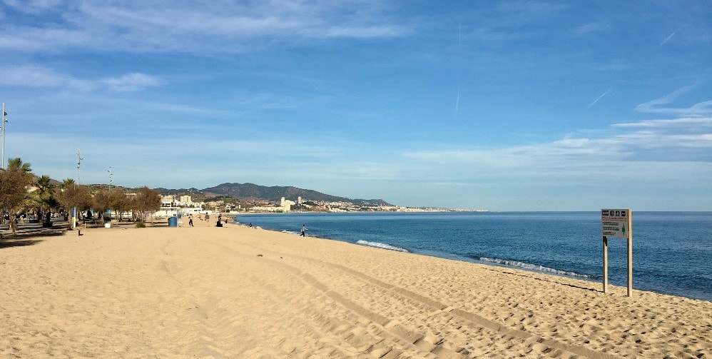 badalona beach - badalona property guide by casafari - barcelona - badalona-min