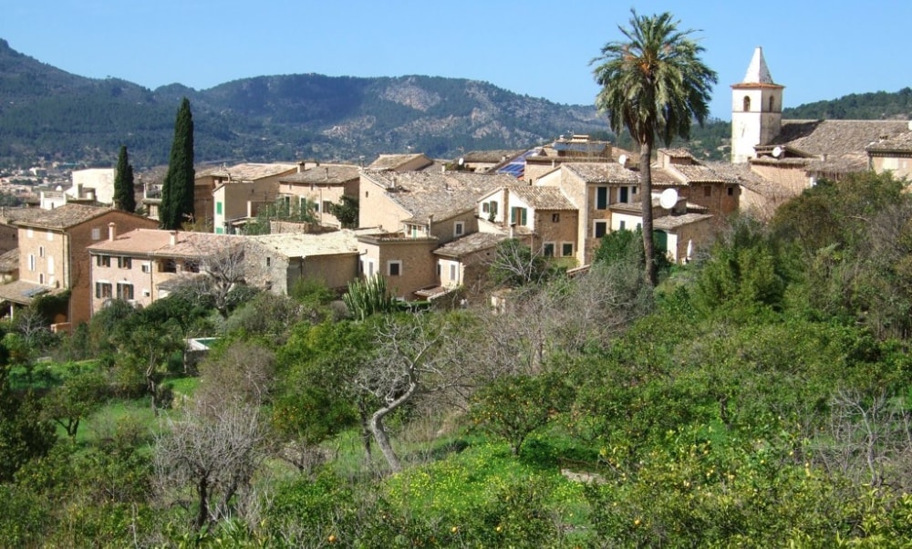 Soller Town property market view.