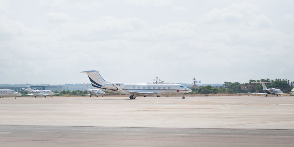 Gulfstream jet-with 2 rolls royce engines pmi airport