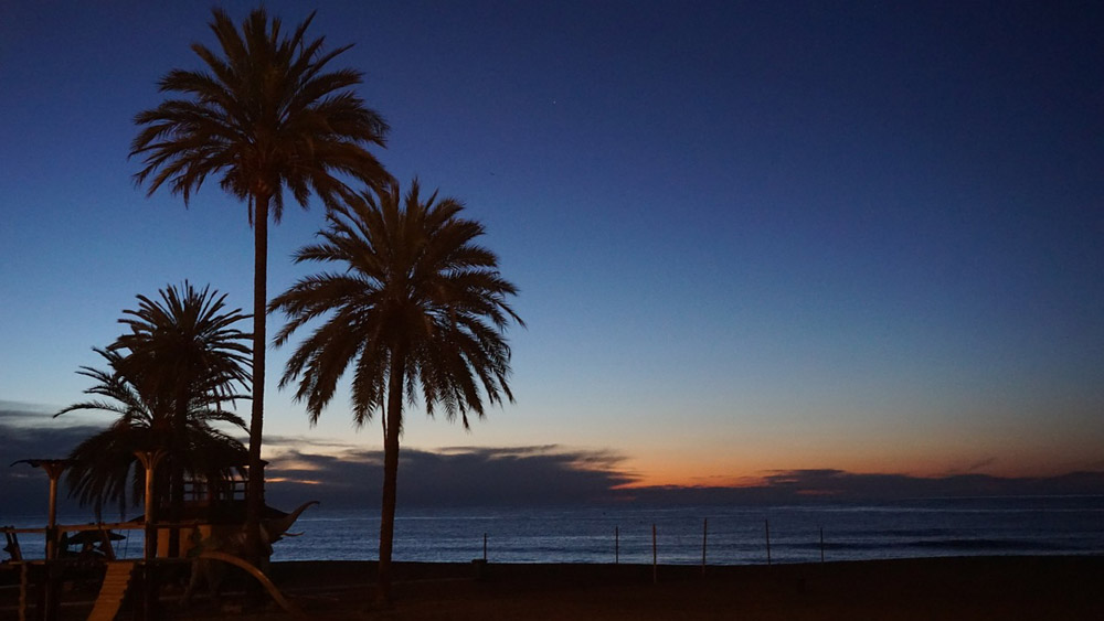 Buyers of Malaga property enjoy beautiful sunsets on many beaches along the coast of Costa del Sol. 