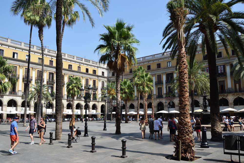 Ciutat Vella property market square La Ramba.