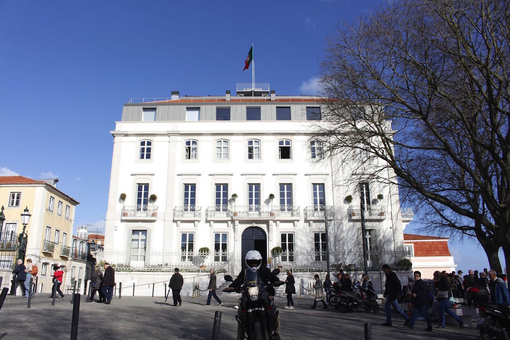 Santa Catarina property with historical attributes in the centre of Lisbon.