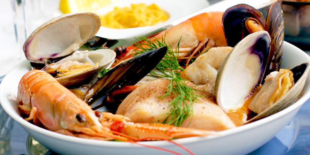 Plato lleno de mariscos, comun en la gastronomia mediterránea