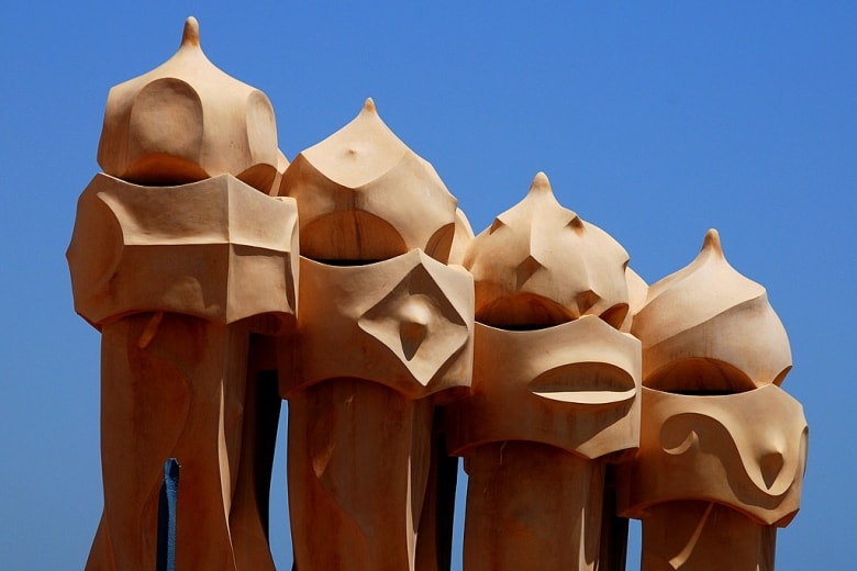 Centinelas de Gaudí, en Casa Milà, Barcelona, España Centinelas de Gaudí, en Casa Milà, Barcelona, España