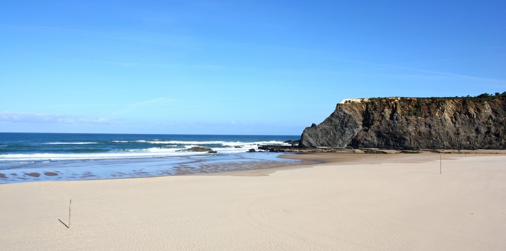 Praia de Alcabideche num dia ensolarado, Cascais, Portugal