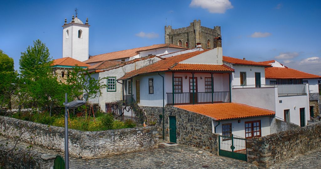 imagem de uma vila tradicional no distrito de Bragança